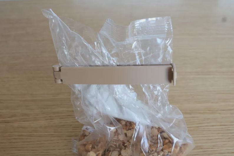 Bag Clip Bundle – Packs of 5 or 10 in Regular & Large Sizes